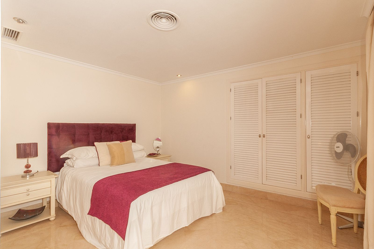 Se vende Apartamento Planta Media de 3 dormitorios en Costa Del Sol, Málaga, España