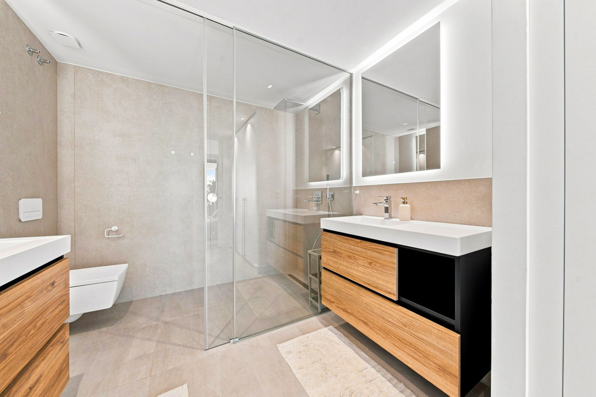 Se vende Apartamento Planta Media de 2 dormitorios en Costa Del Sol, Málaga, España
