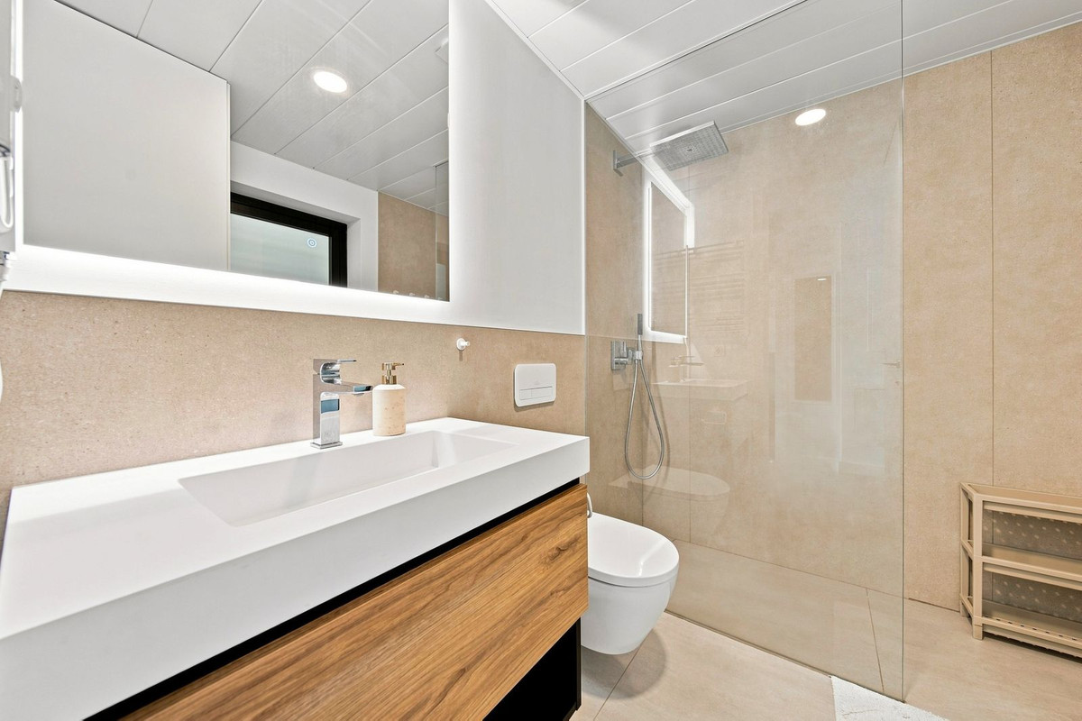 Se vende Apartamento Planta Media de 2 dormitorios en Costa Del Sol, Málaga, España