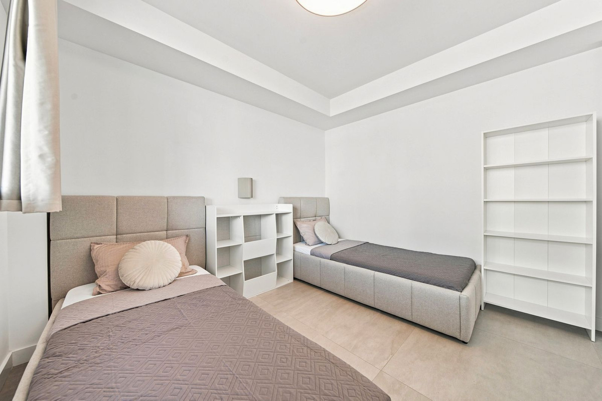 Se vende Apartamento Planta Media de 2 dormitorios en Costa Del Sol, Málaga, España