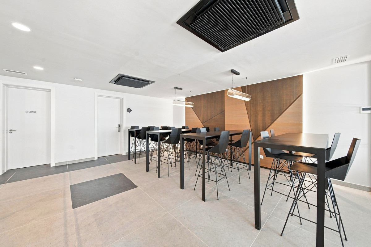 Se vende Apartamento Planta Media de 2 dormitorios en Costa Del Sol, Málaga, España