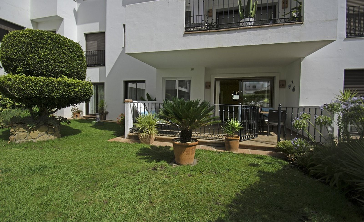2 Bed Apartment for sale in La Alcaidesa Costa Del Sol, Cádiz, Spain