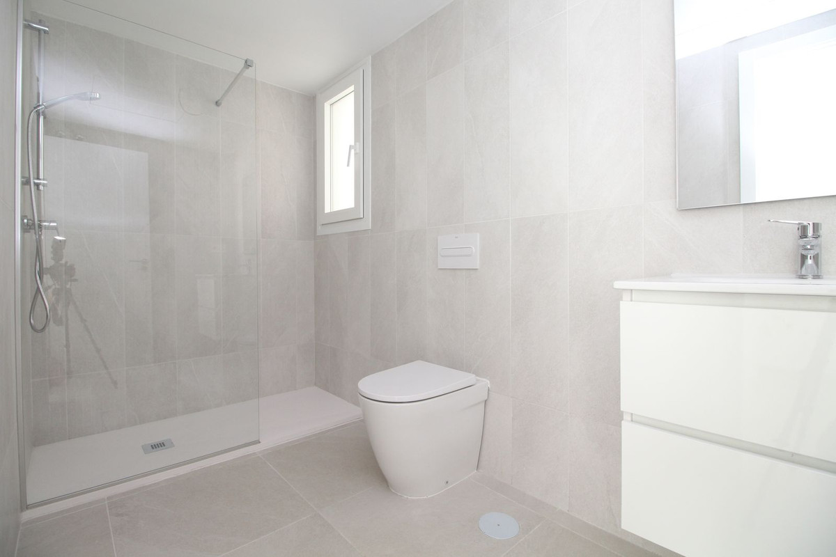 Se vende Apartamento Planta Baja de 2 dormitorios en Costa Del Sol, Málaga, España