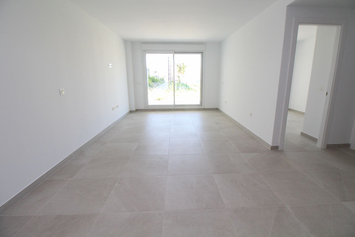 Se vende Apartamento Planta Baja de 2 dormitorios en Costa Del Sol, Málaga, España