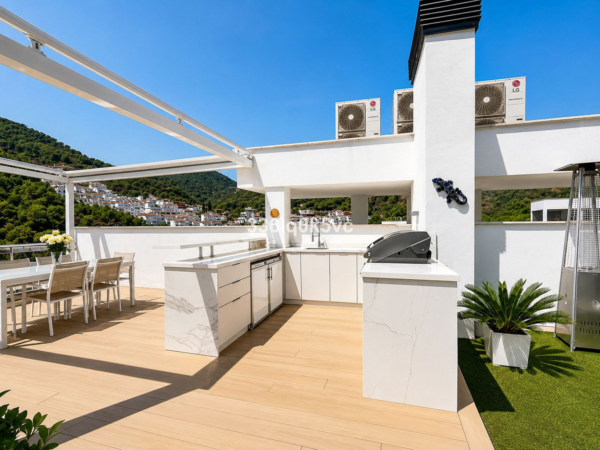 3 Bed Apartment for sale in Benahavís Costa Del Sol, Málaga, Spain