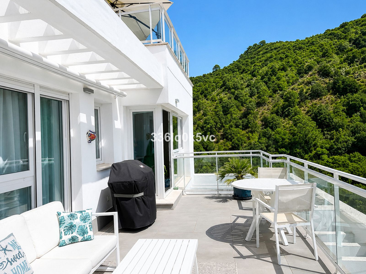 3 Bed Apartment for sale in Benahavís Costa Del Sol, Málaga, Spain