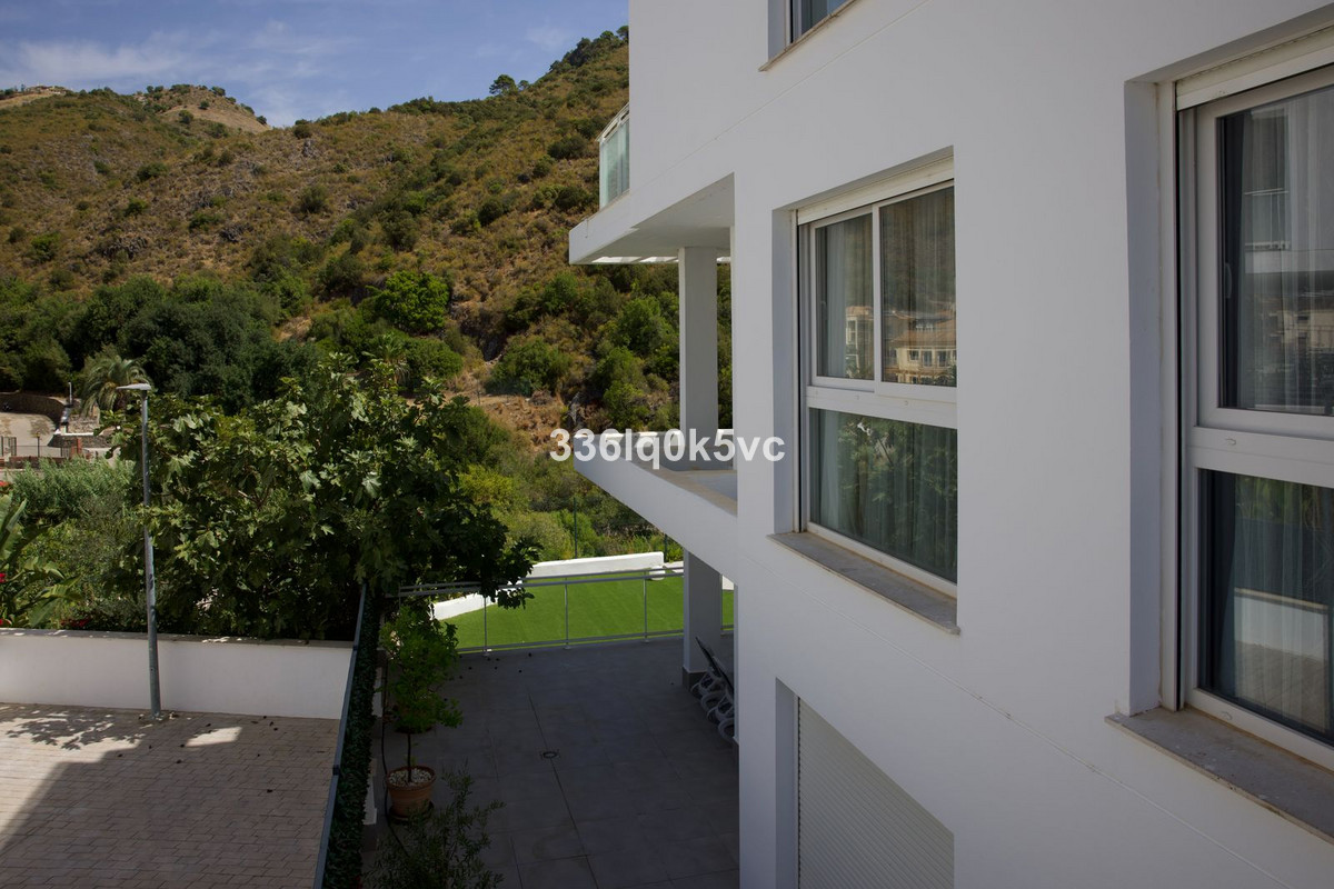 3 Bed Apartment for sale in Benahavís Costa Del Sol, Málaga, Spain