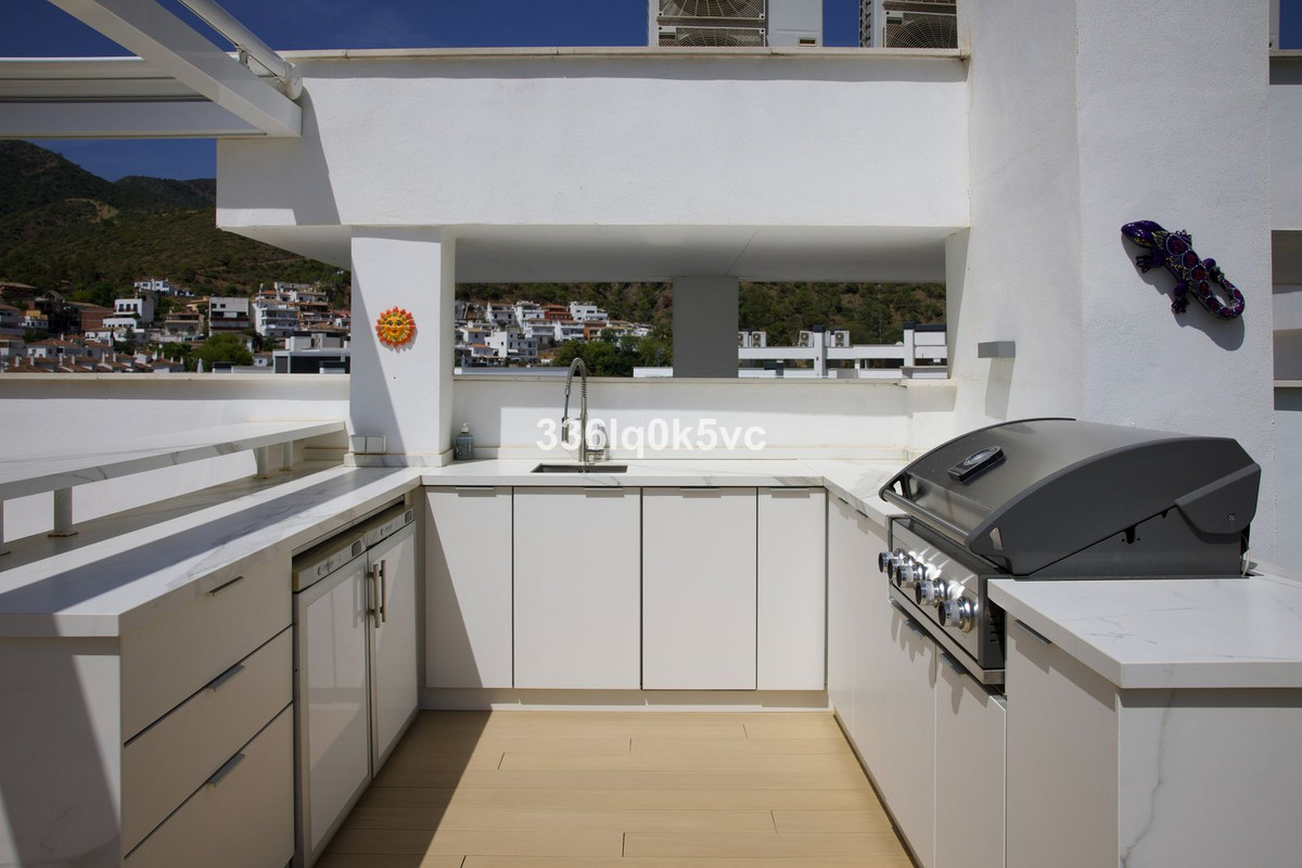 3 Bed Apartment for sale in Benahavís Costa Del Sol, Málaga, Spain