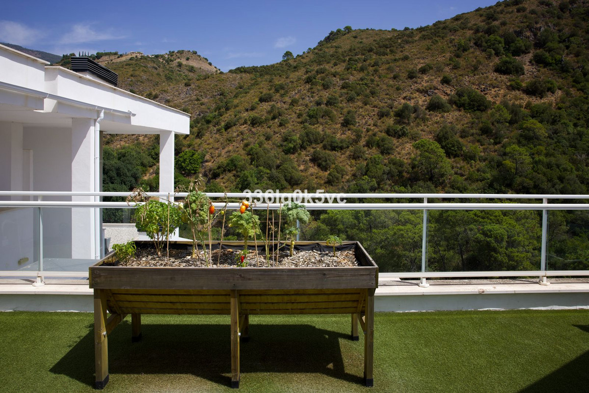 3 Bed Apartment for sale in Benahavís Costa Del Sol, Málaga, Spain