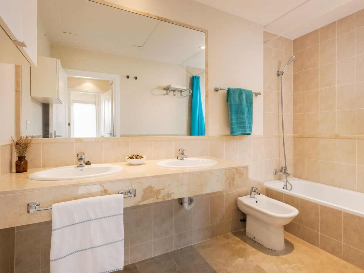 4 Bed Apartment for sale in Estepona Costa Del Sol, Málaga, Spain