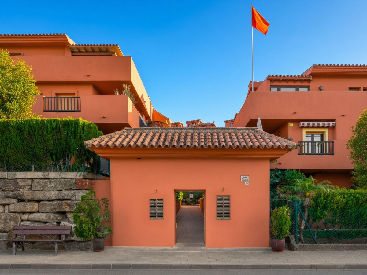 4 Bed Apartment for sale in Estepona Costa Del Sol, Málaga, Spain