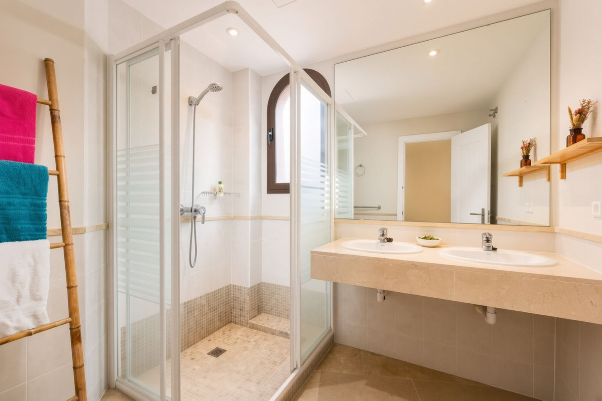 4 Bed Apartment for sale in Estepona Costa Del Sol, Málaga, Spain