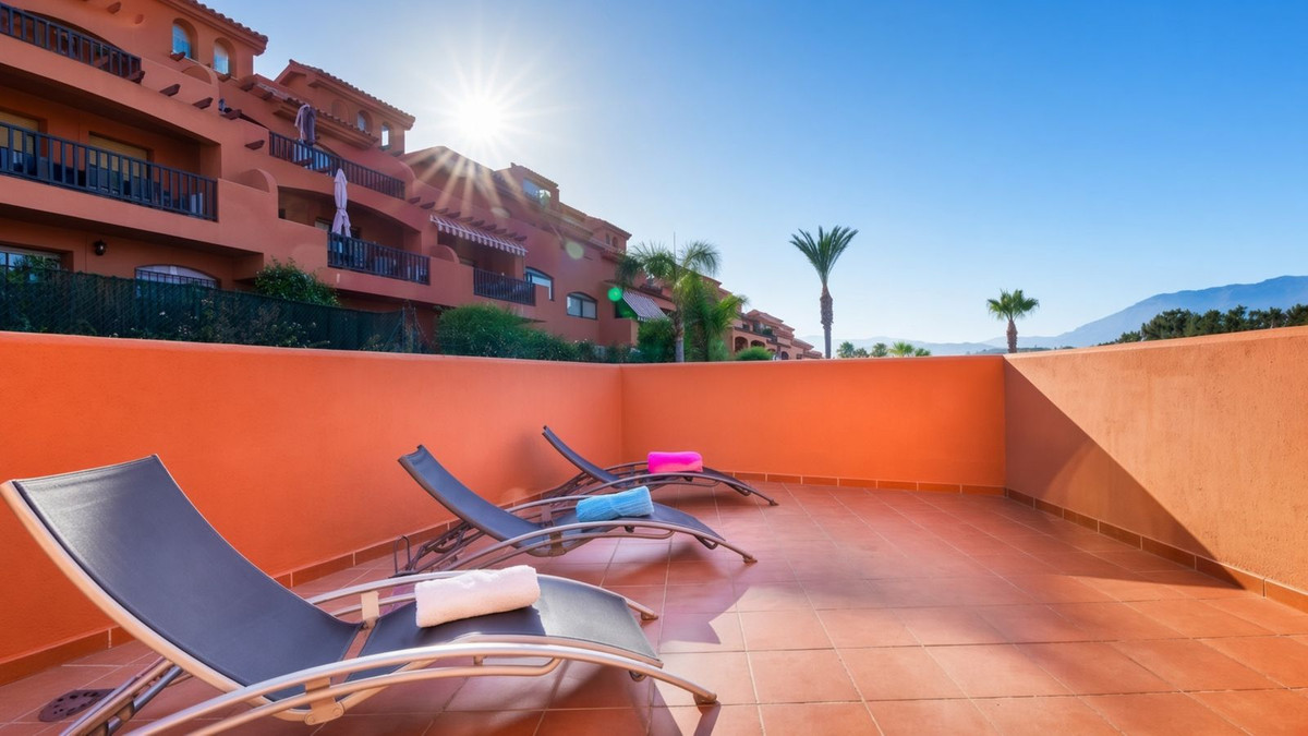 4 Bed Apartment for sale in Estepona Costa Del Sol, Málaga, Spain