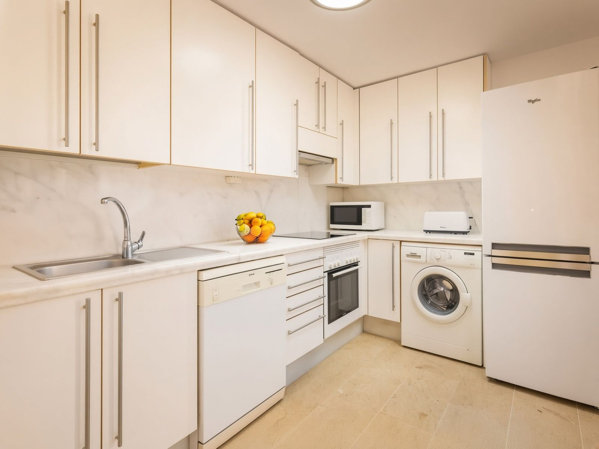 4 Bed Apartment for sale in Estepona Costa Del Sol, Málaga, Spain