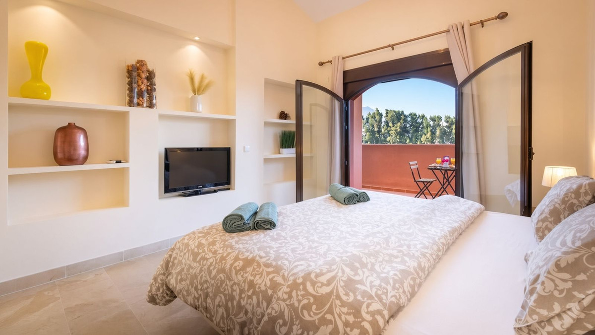 4 Bed Apartment for sale in Estepona Costa Del Sol, Málaga, Spain