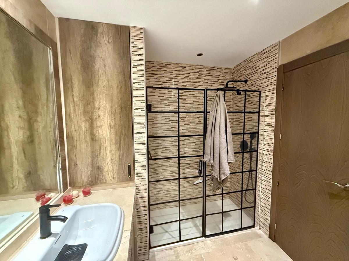 Se vende Apartamento Planta Media de 2 dormitorios en Costa Del Sol, Málaga, España