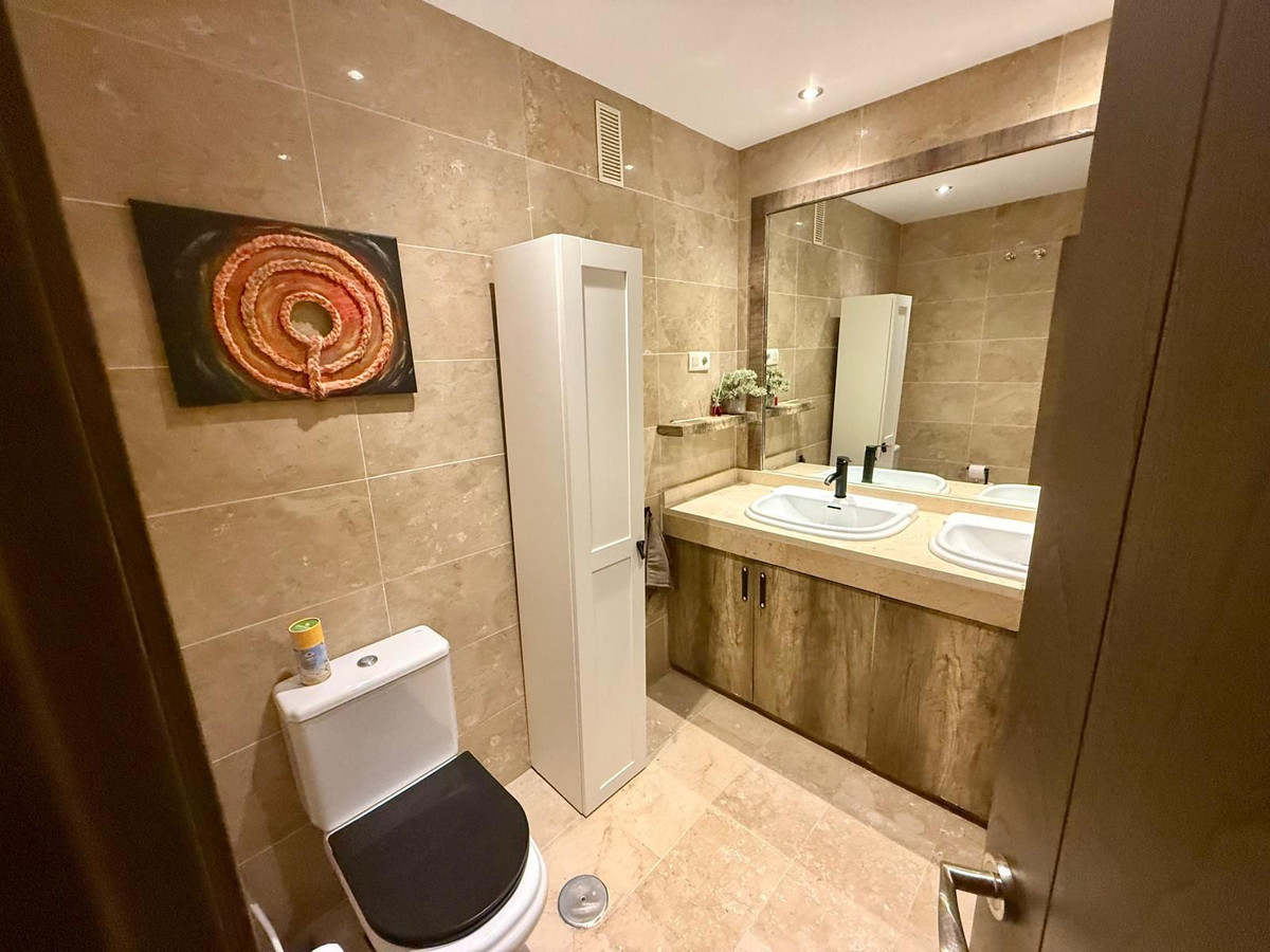 Se vende Apartamento Planta Media de 2 dormitorios en Costa Del Sol, Málaga, España