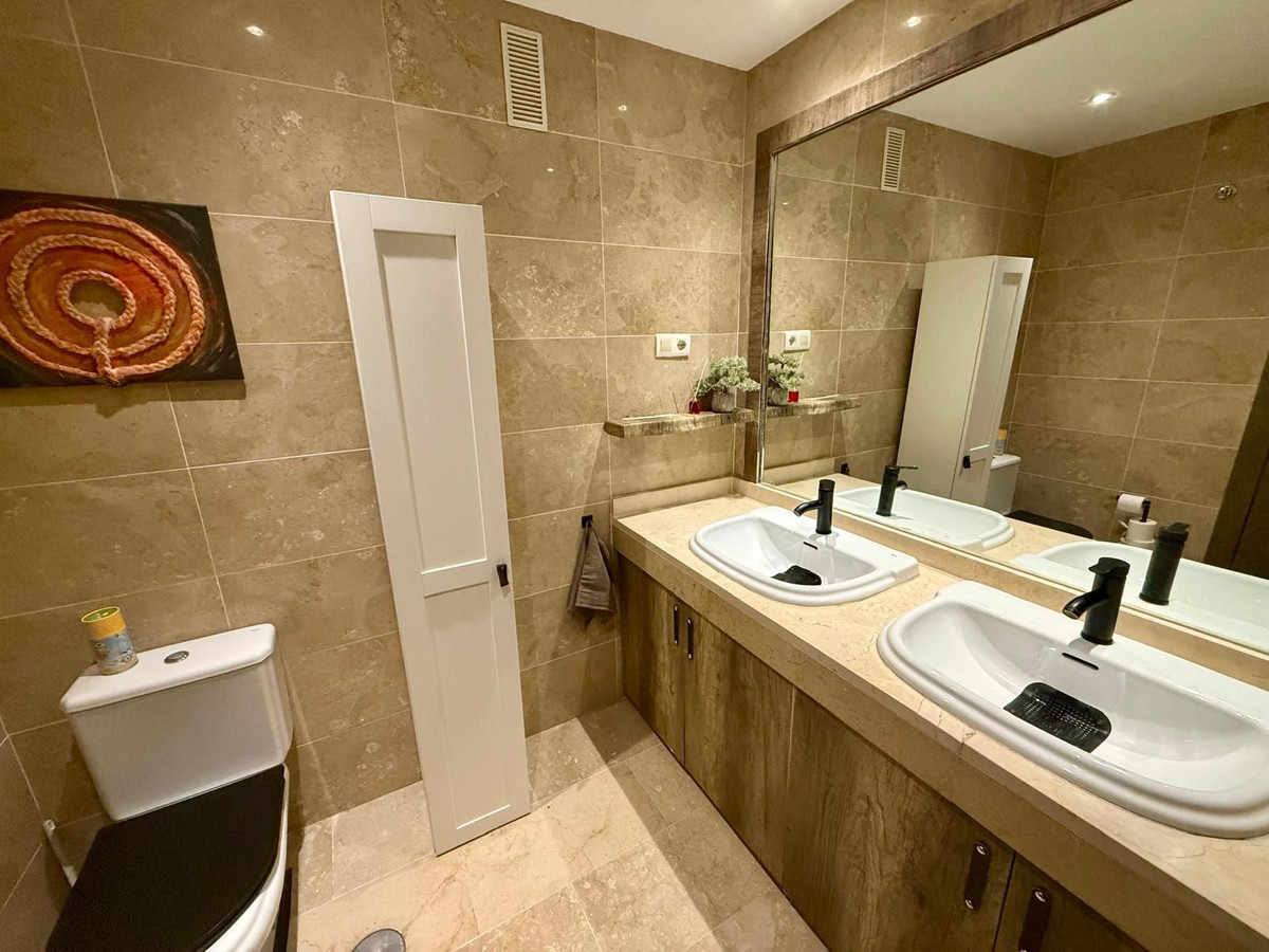 Se vende Apartamento Planta Media de 2 dormitorios en Costa Del Sol, Málaga, España