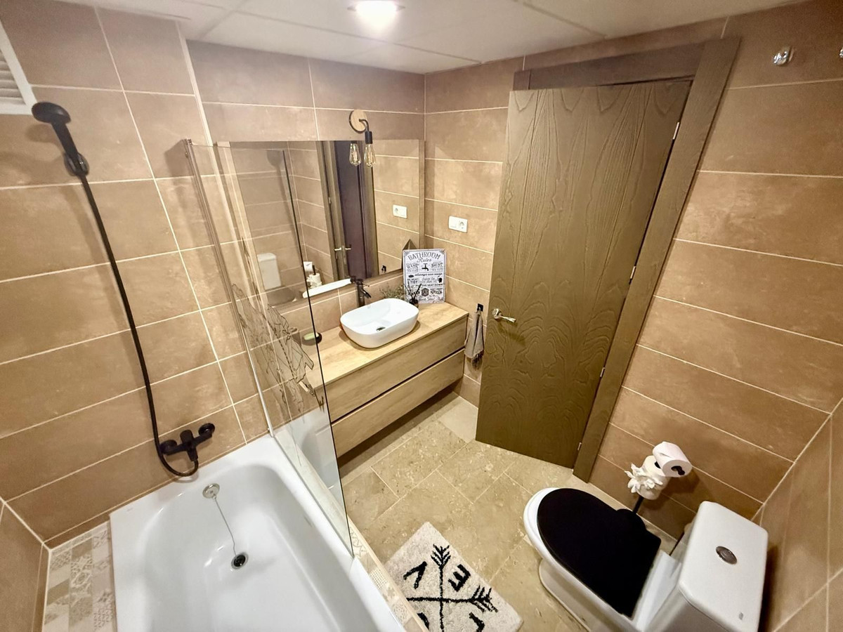 Se vende Apartamento Planta Media de 2 dormitorios en Costa Del Sol, Málaga, España