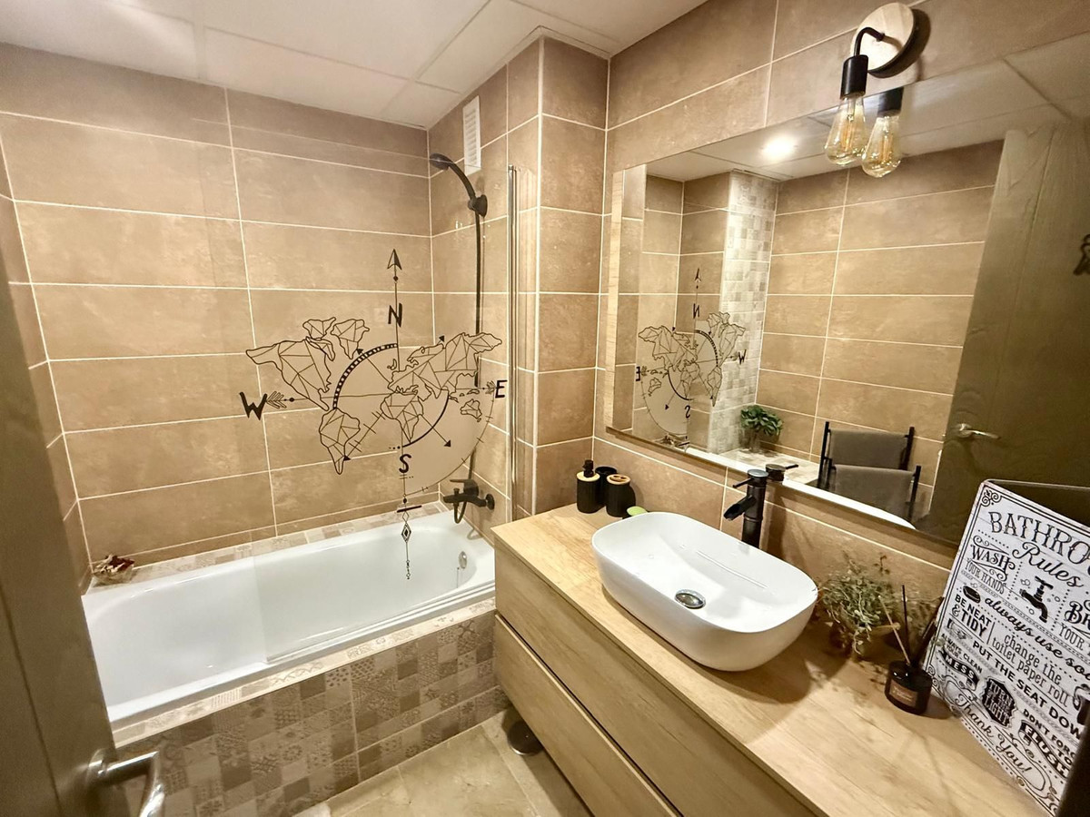 Se vende Apartamento Planta Media de 2 dormitorios en Costa Del Sol, Málaga, España
