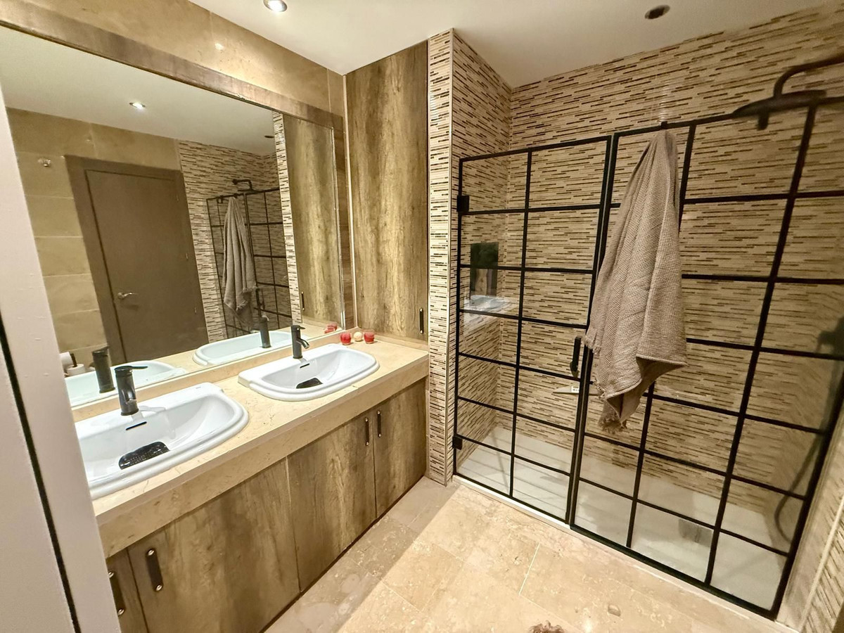 Se vende Apartamento Planta Media de 2 dormitorios en Costa Del Sol, Málaga, España