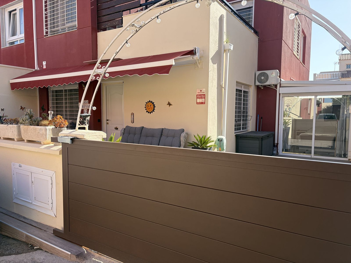 Se vende Pareada de 3 dormitorios en Costa Blanca, Alicante, España