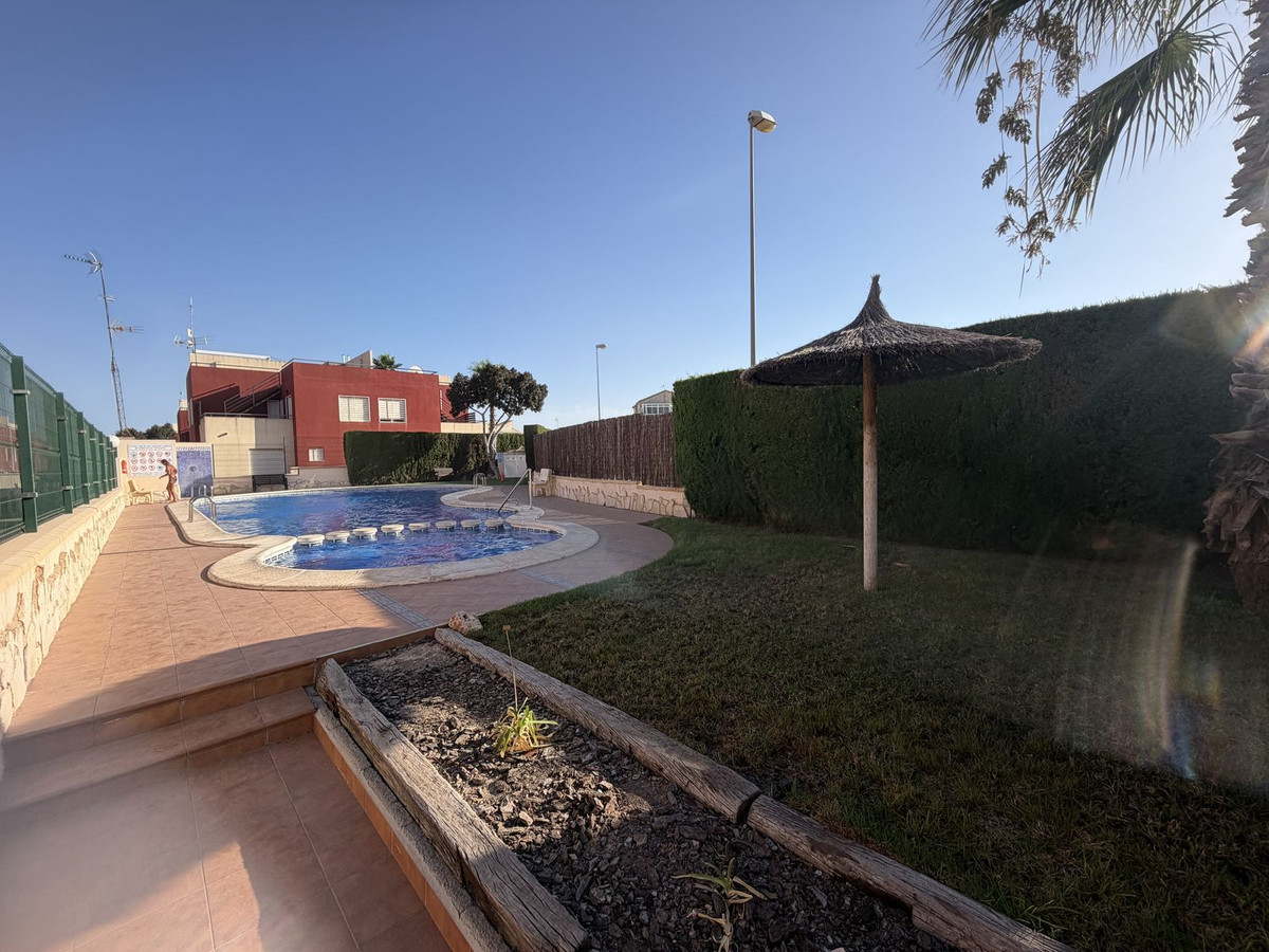 Se vende Pareada de 3 dormitorios en Costa Blanca, Alicante, España