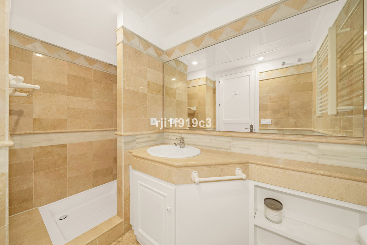 Se vende Apartamento Planta Media de 3 dormitorios en Costa Del Sol, Málaga, España