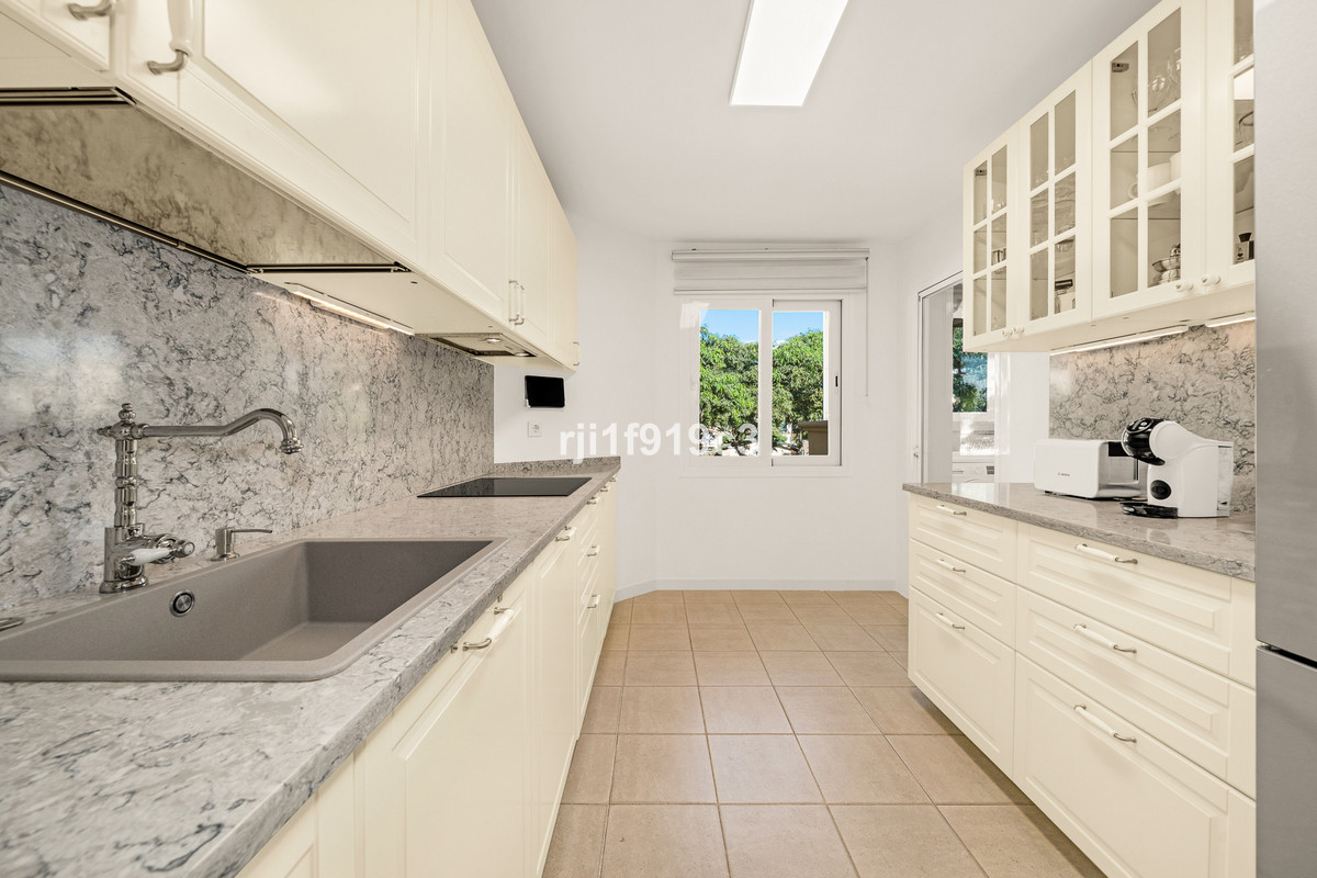 Se vende Apartamento Planta Media de 3 dormitorios en Costa Del Sol, Málaga, España