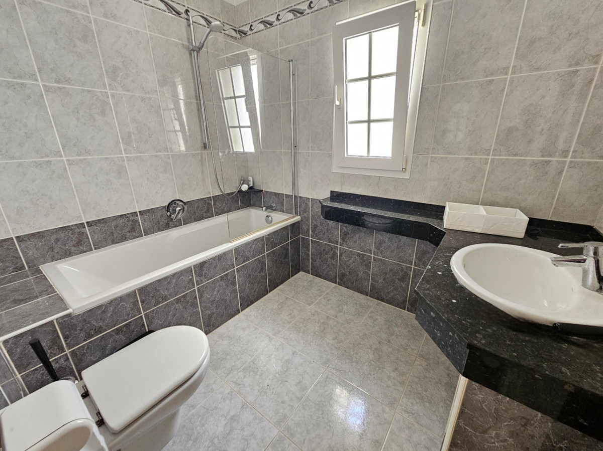 Se vende Villa - Chalet de 6 dormitorios en Costa Blanca, Alicante, España