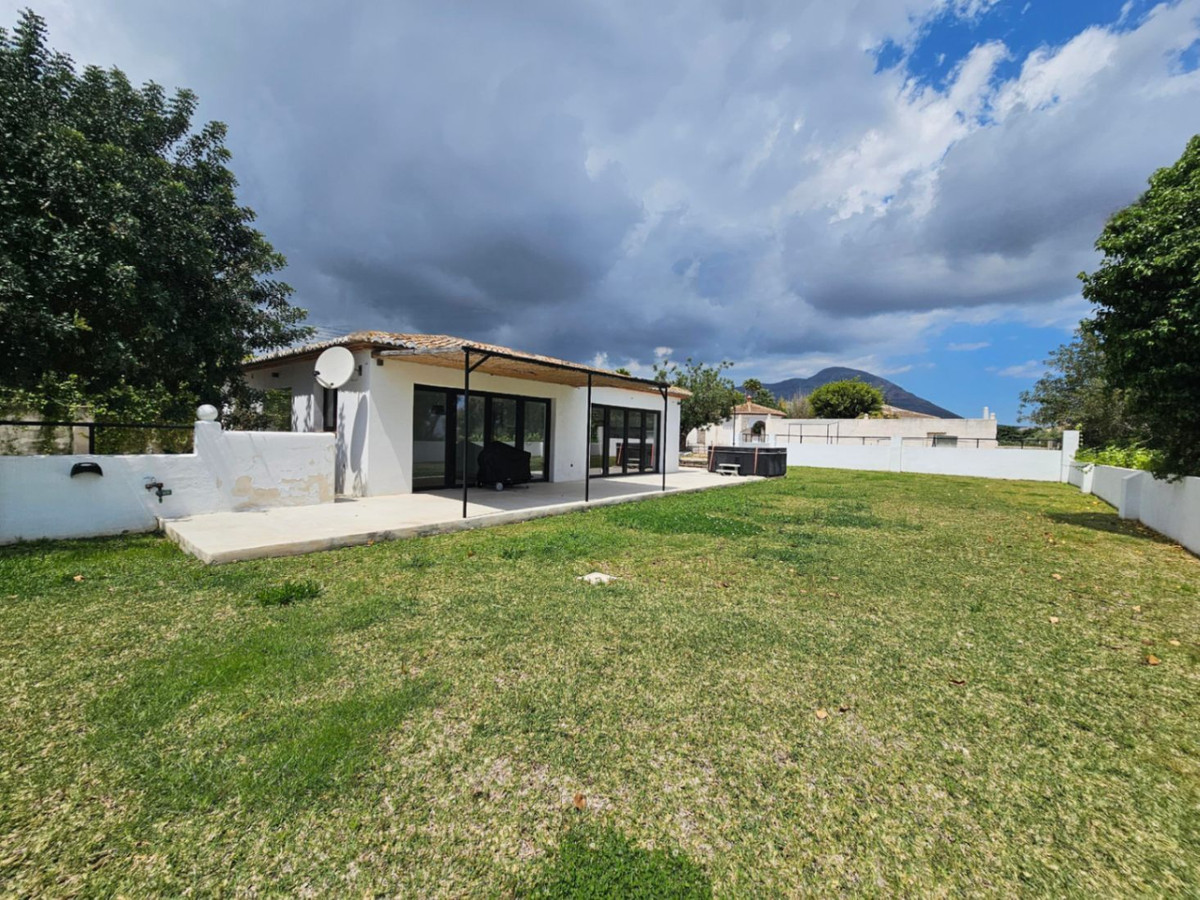 Se vende Villa - Chalet de 6 dormitorios en Costa Blanca, Alicante, España