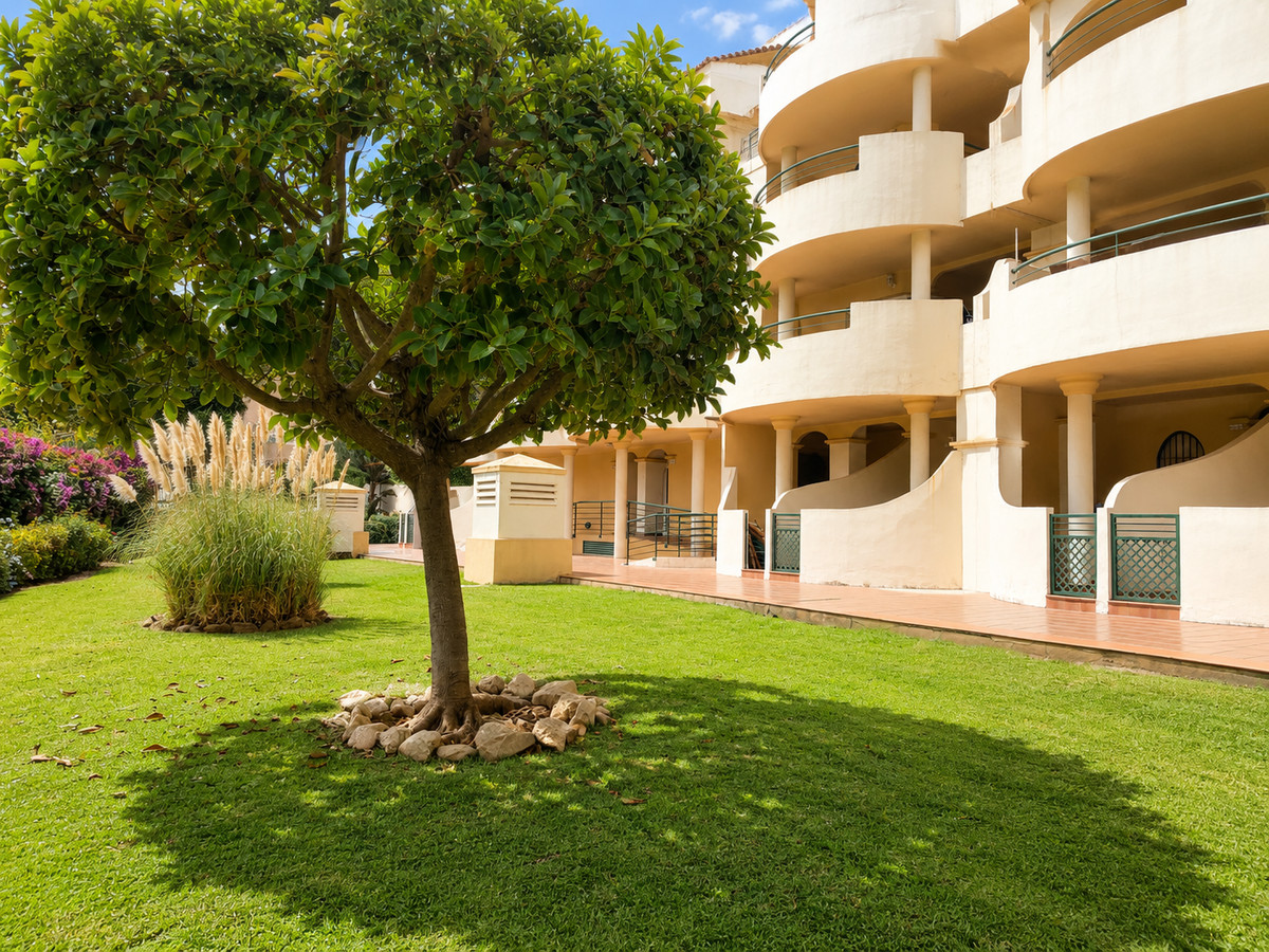 2 Bed Apartment for sale in Nueva Andalucía Costa Del Sol, Málaga, Spain