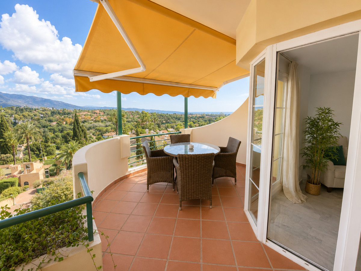 2 Bed Apartment for sale in Nueva Andalucía Costa Del Sol, Málaga, Spain