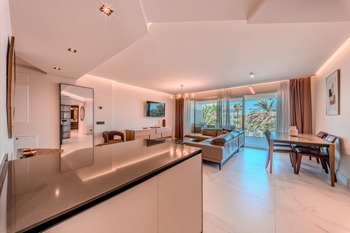 Se vende Apartamento Planta Media de 3 dormitorios en Costa Del Sol, Málaga, España