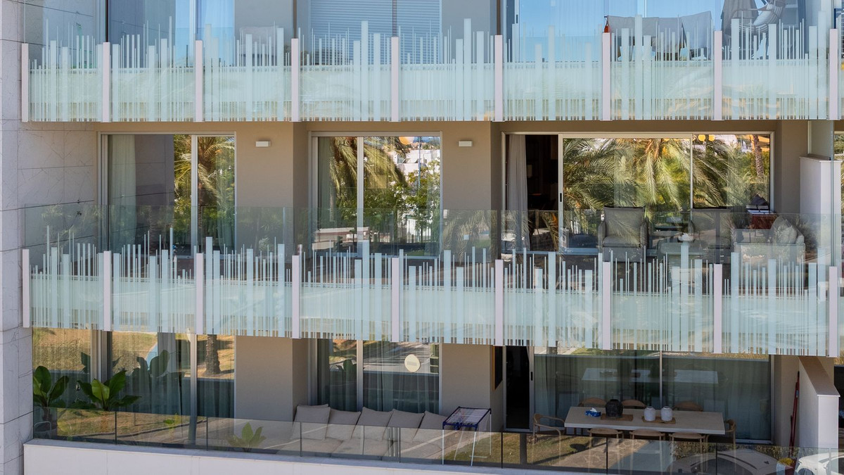 Se vende Apartamento Planta Media de 3 dormitorios en Costa Del Sol, Málaga, España