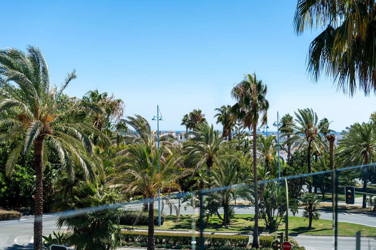 Se vende Apartamento Planta Media de 3 dormitorios en Costa Del Sol, Málaga, España