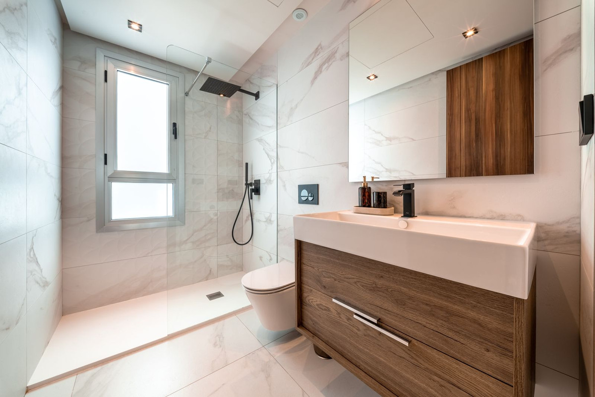 Se vende Apartamento Planta Media de 3 dormitorios en Costa Del Sol, Málaga, España