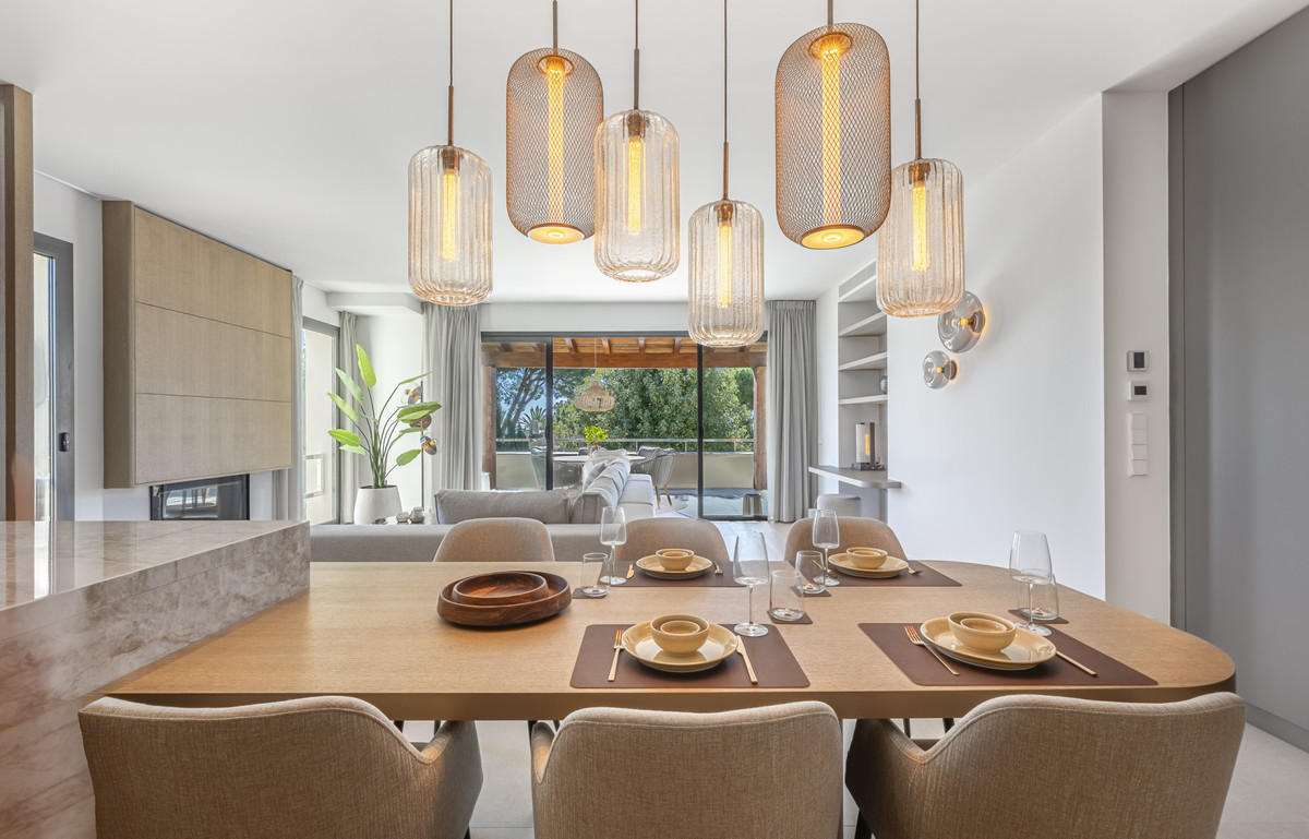 3 Bed Apartment for sale in The Golden Mile Costa Del Sol, Málaga, Spain