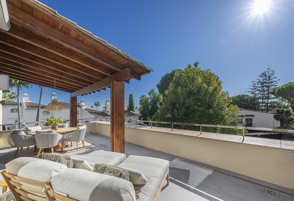 3 Bed Apartment for sale in The Golden Mile Costa Del Sol, Málaga, Spain