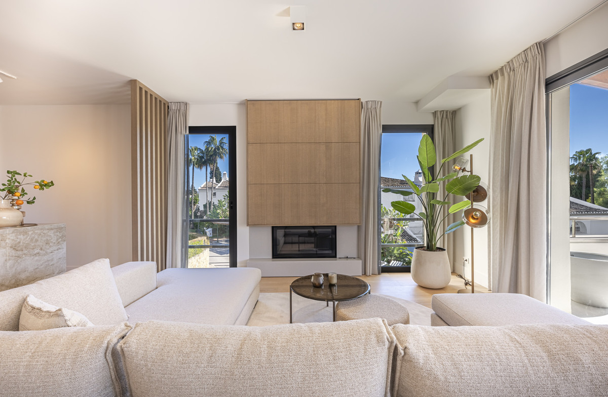 3 Bed Apartment for sale in The Golden Mile Costa Del Sol, Málaga, Spain