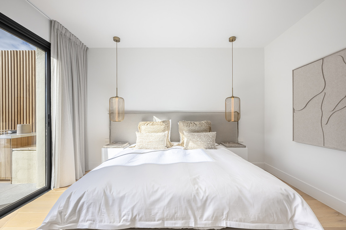 3 Bed Apartment for sale in The Golden Mile Costa Del Sol, Málaga, Spain