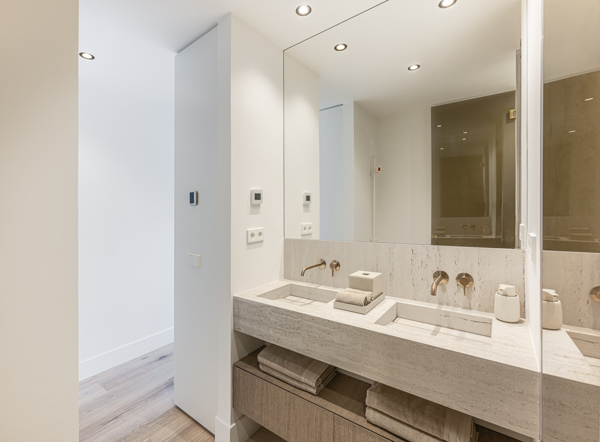 3 Bed Apartment for sale in The Golden Mile Costa Del Sol, Málaga, Spain