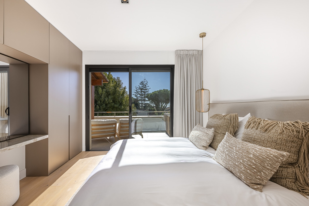 3 Bed Apartment for sale in The Golden Mile Costa Del Sol, Málaga, Spain