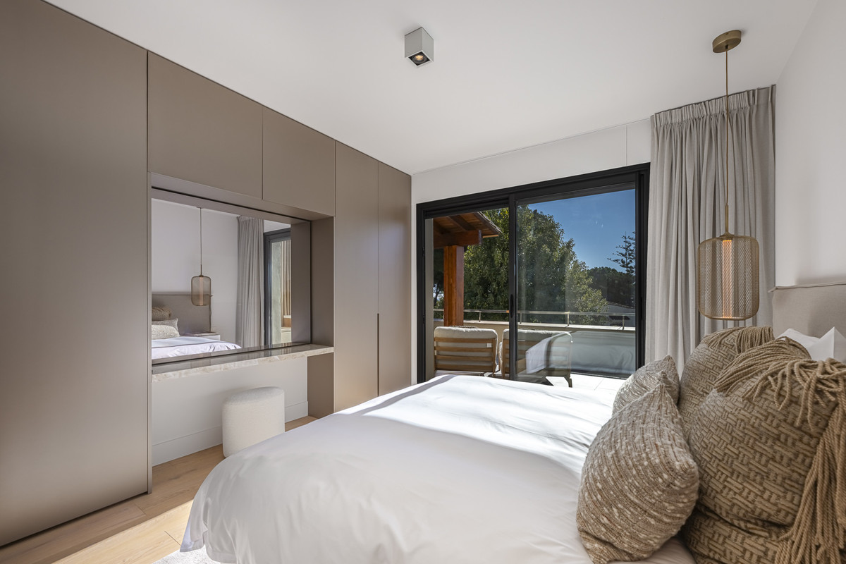 3 Bed Apartment for sale in The Golden Mile Costa Del Sol, Málaga, Spain