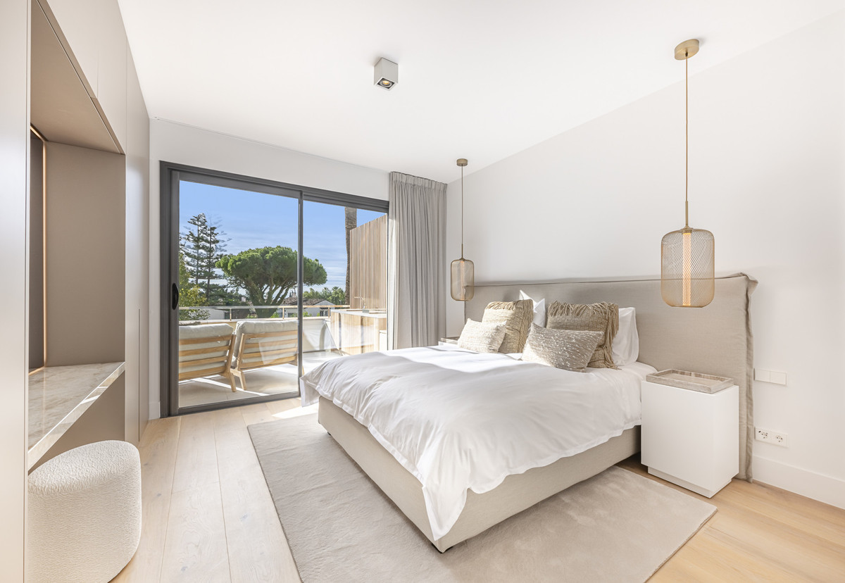 3 Bed Apartment for sale in The Golden Mile Costa Del Sol, Málaga, Spain
