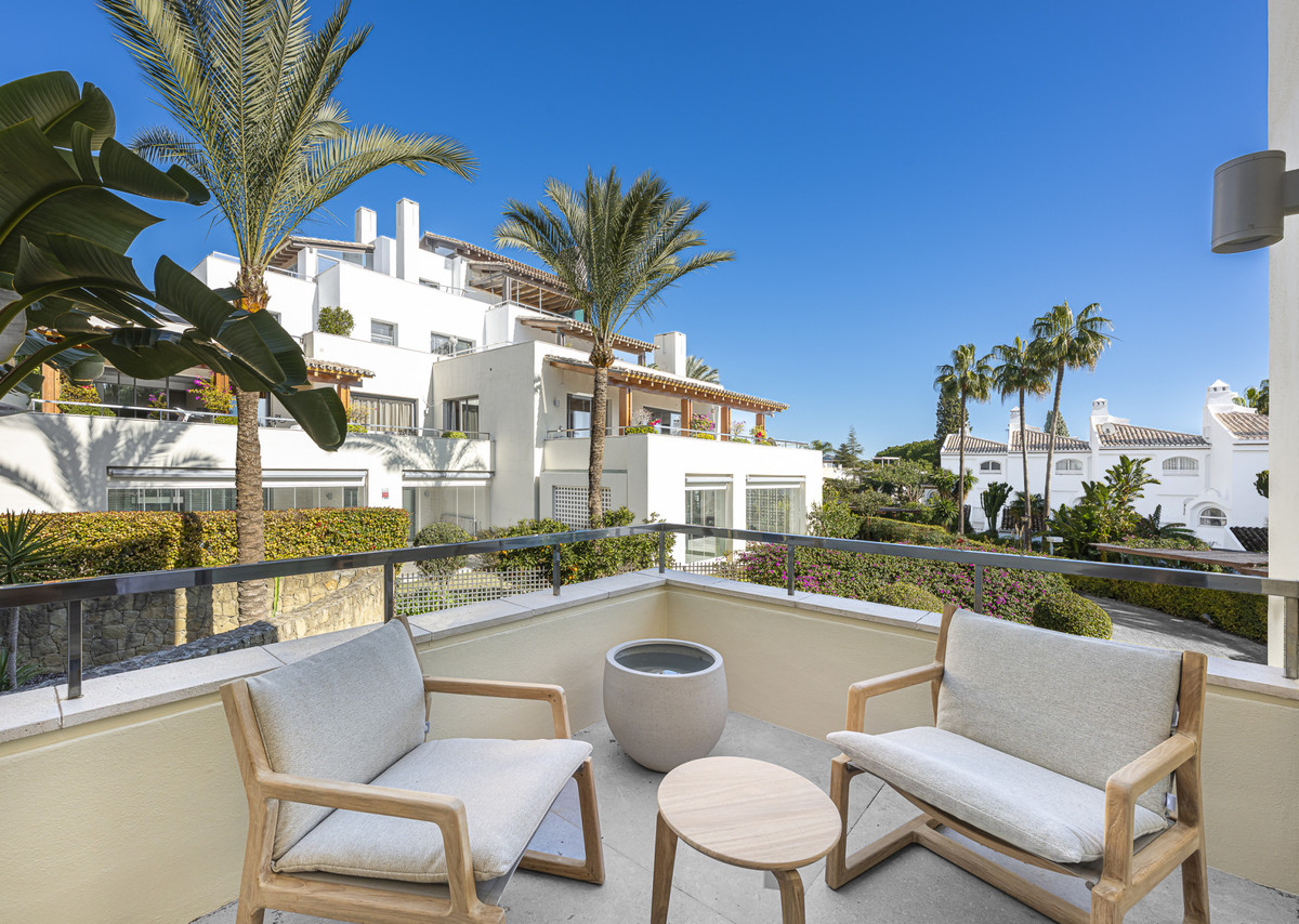 3 Bed Apartment for sale in The Golden Mile Costa Del Sol, Málaga, Spain