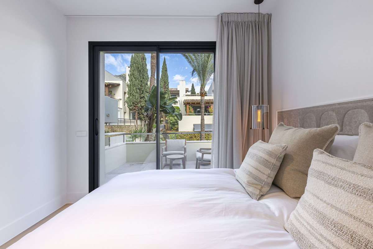 3 Bed Apartment for sale in The Golden Mile Costa Del Sol, Málaga, Spain