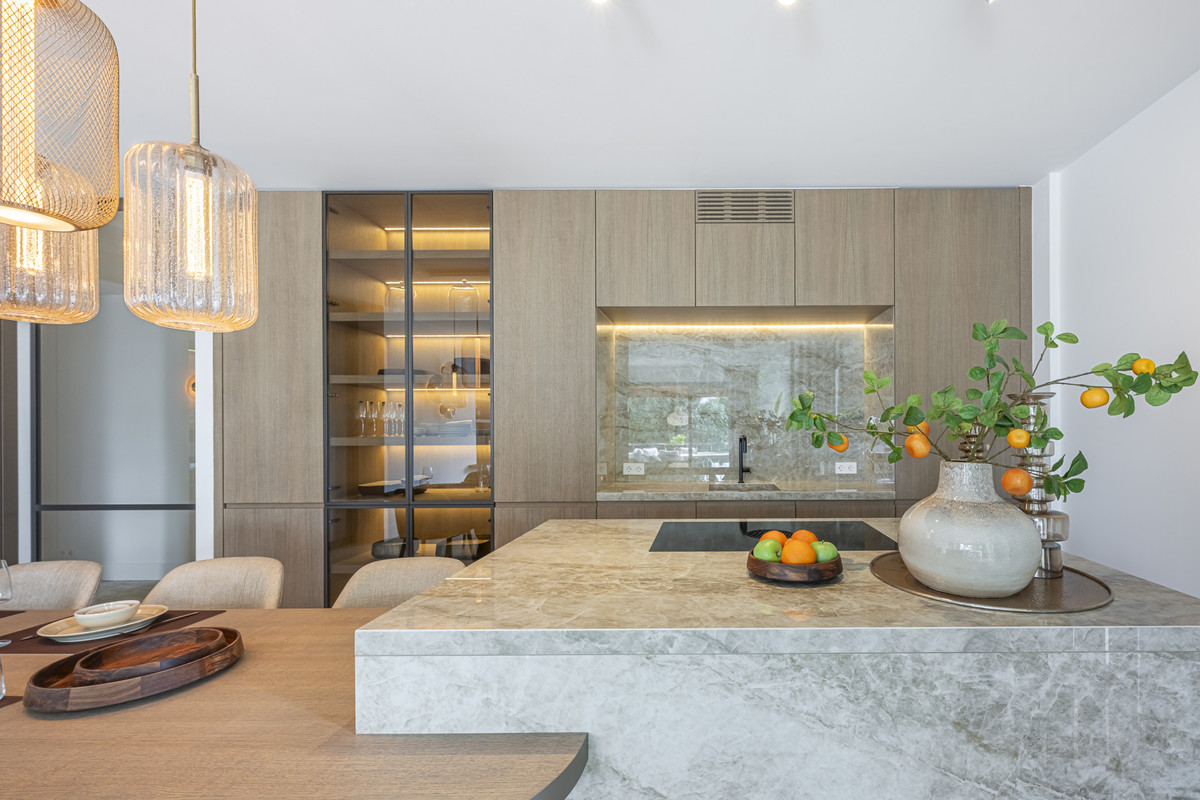 3 Bed Apartment for sale in The Golden Mile Costa Del Sol, Málaga, Spain