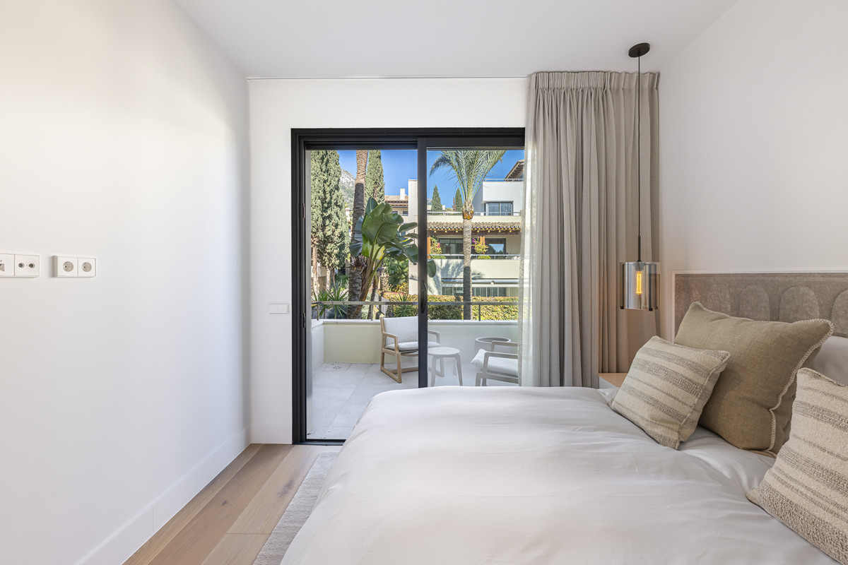 3 Bed Apartment for sale in The Golden Mile Costa Del Sol, Málaga, Spain