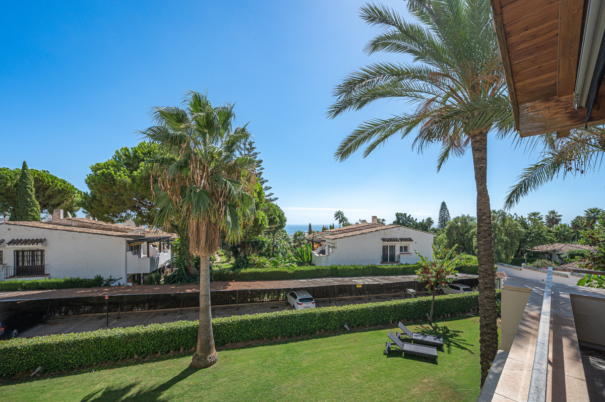 3 Bed Apartment for sale in The Golden Mile Costa Del Sol, Málaga, Spain